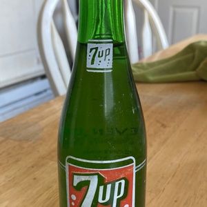 70’s 7up Bottle (unopened)
